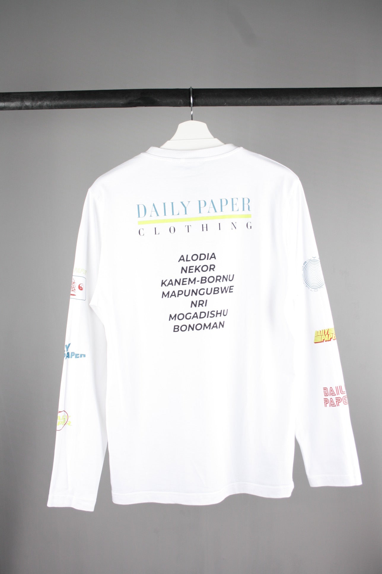 Achterkant van de Daily Paper Jeff longsleeve in maat M, een tijdloos wit ontwerp voor een casual look