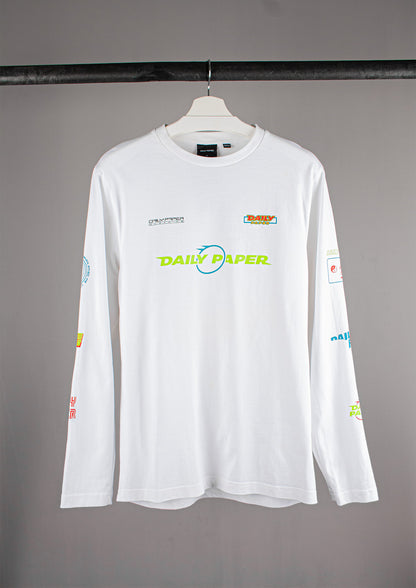 Voorkant van de Daily Paper Jeff longsleeve in maat M, wit van kleur, met een modern ontwerp.