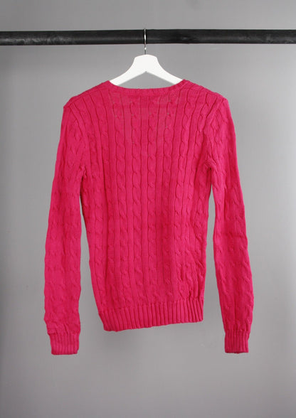 Achterkant van een Ralph Lauren Sport cable knit sweater, eenvoudig en elegant, perfect voor een casual en stijlvolle outfit.